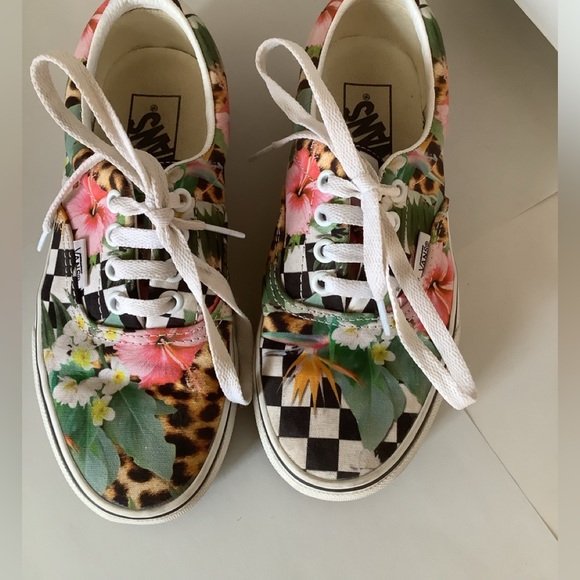 Vans Shoes - Vans Running Shoes L 5/ M 3 1/2